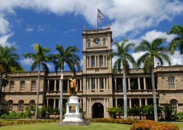 Judiciary Building with Statue of King Kamehameha
