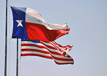 http://www.elcivics.com/state-lessons/images/texas-usa-flags-flying.jpg
